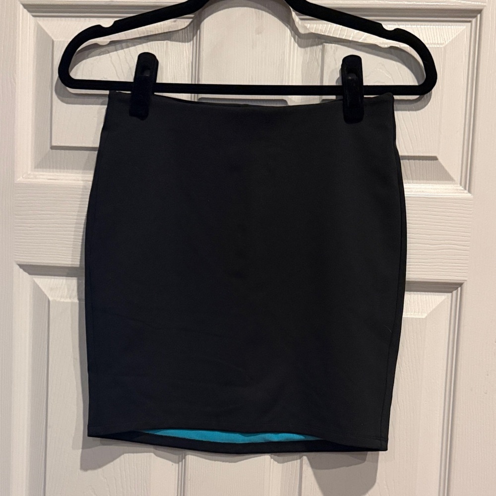 YITTY Black Mini Pencil Skirt, Size Medium NWT